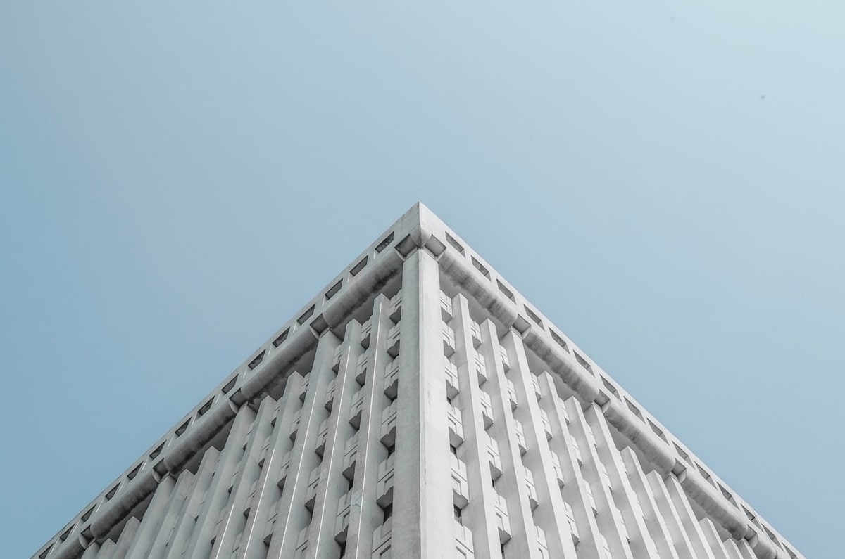 科幻设定:晚上一个人看的APP在宇宙中的角色